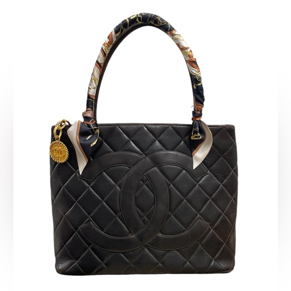 Chanel Medallion Tote - Picture 5 of 17